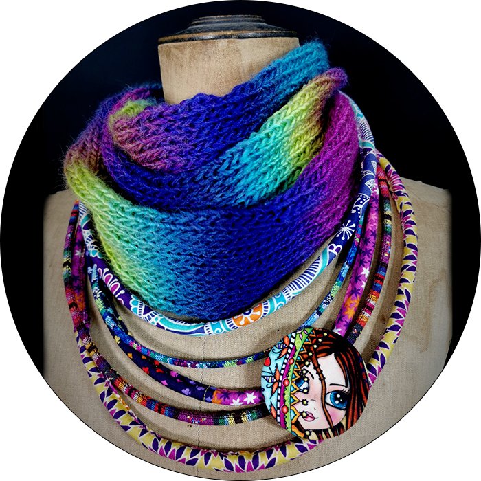 devant de robe avec broderies et tricot appliqués